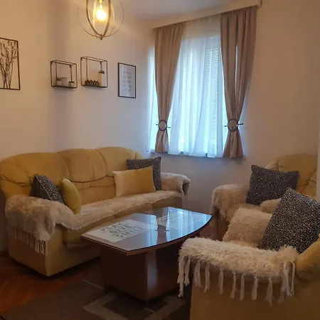 Apartman Metropolis Διαμέρισμα *